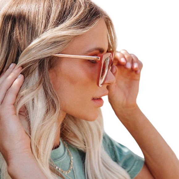 DIFF Bella Sunglasses Oyster Pink Frames Rose Gradient Lenses DIFF x VICI Collab - Picture 6 of 14